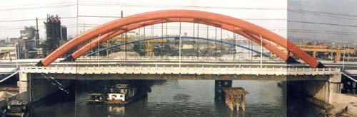蕴藻浜大桥是江杨北路辟通改建工程跨越蕴藻浜的重要节点