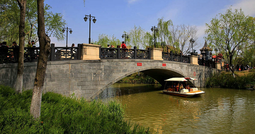 ��ɽ���˴���˴幫԰ͯ����