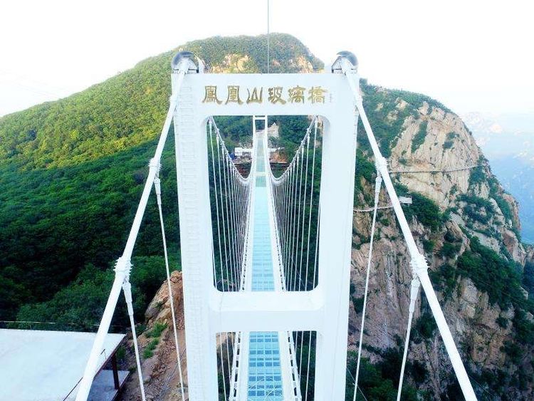凤城市凤凰山国家风景名胜区凤凰山玻璃桥