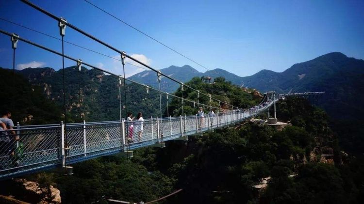 凤城市凤凰山国家风景名胜区凤凰山玻璃桥