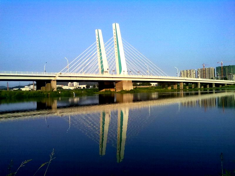 锦州市云飞南街女儿河大桥