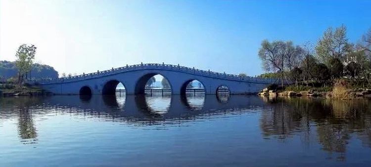 黄州区遗爱湖·霜叶松风景区五孔桥