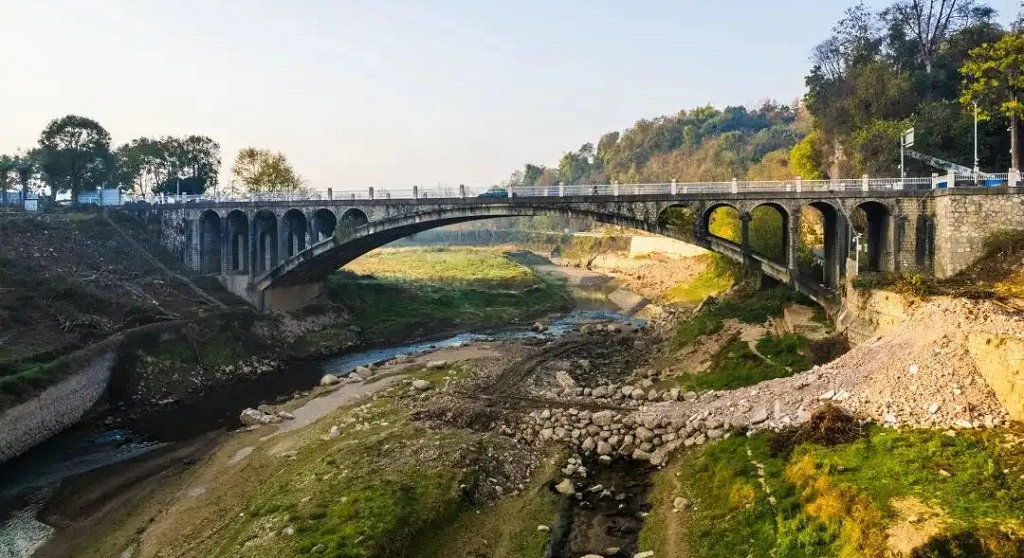 点军区江南大道卷桥河大桥