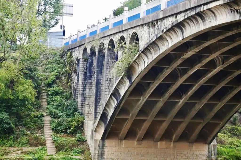 点军区江南大道卷桥河大桥