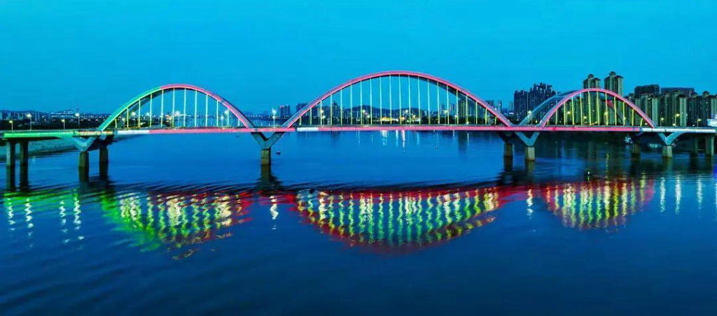 ��̶������˾����