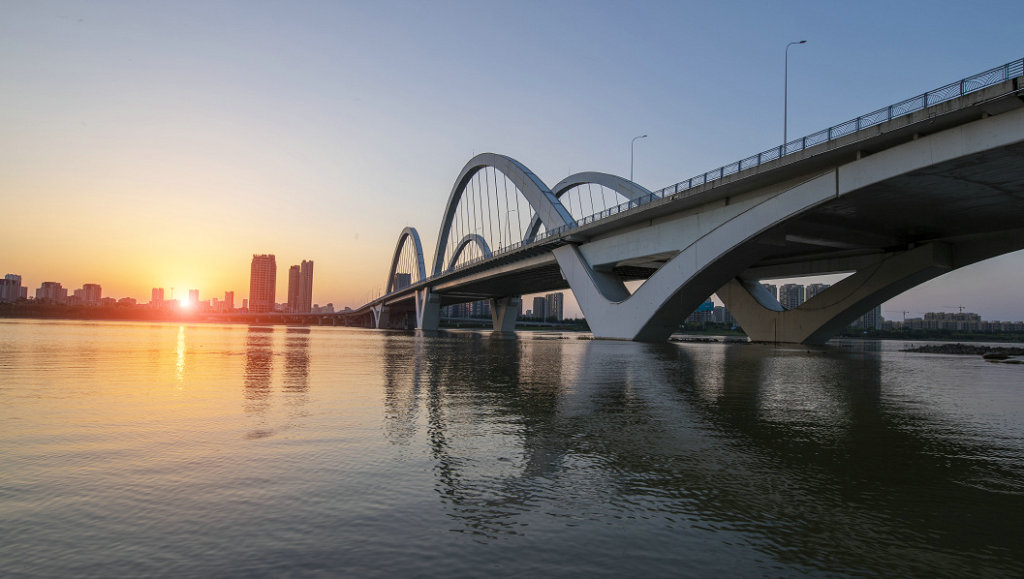 �������Ͼ�·�ʺӴ���