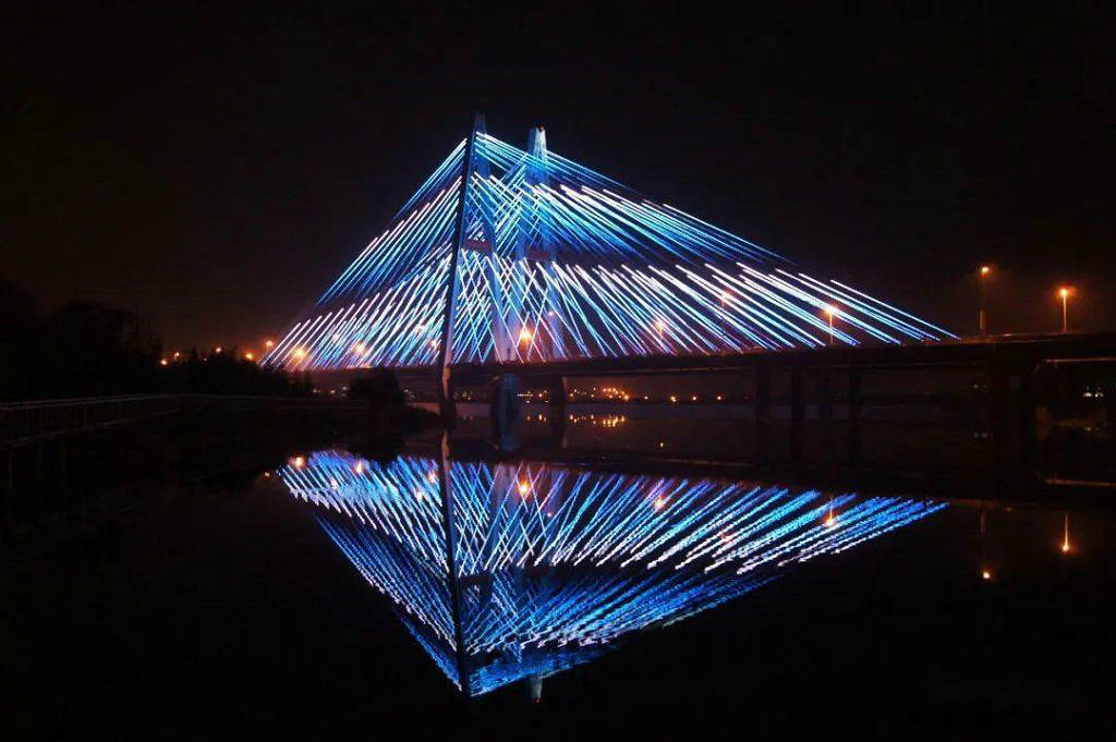 �ൺ�е�ɽ����