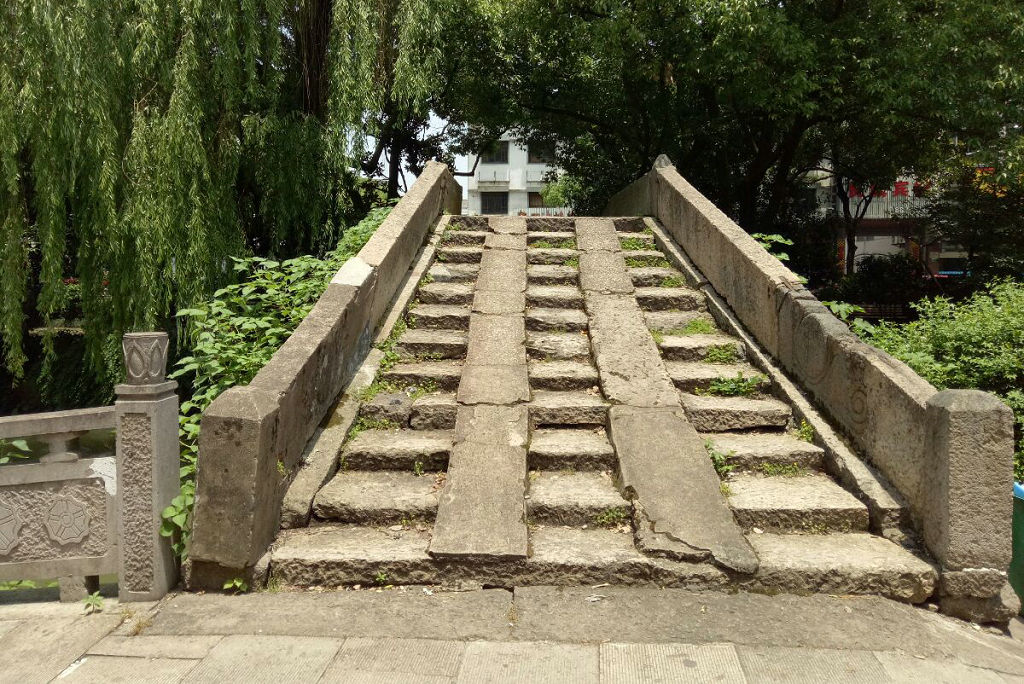 Խ������ľ��