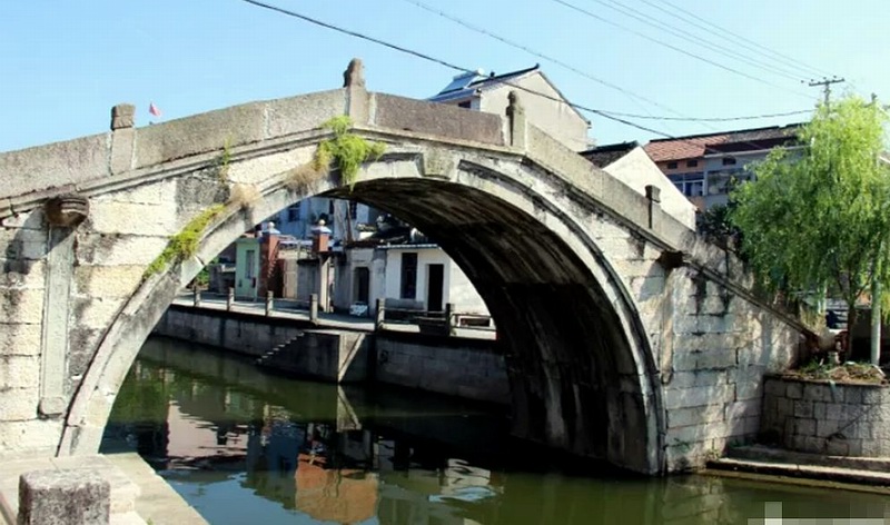 广溪桥位于浙江省绍兴县钱清镇九二村,半圆型拱桥