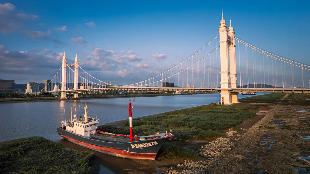 ��ɽ�и۵�����