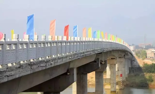 龙川县宝龙东江大桥