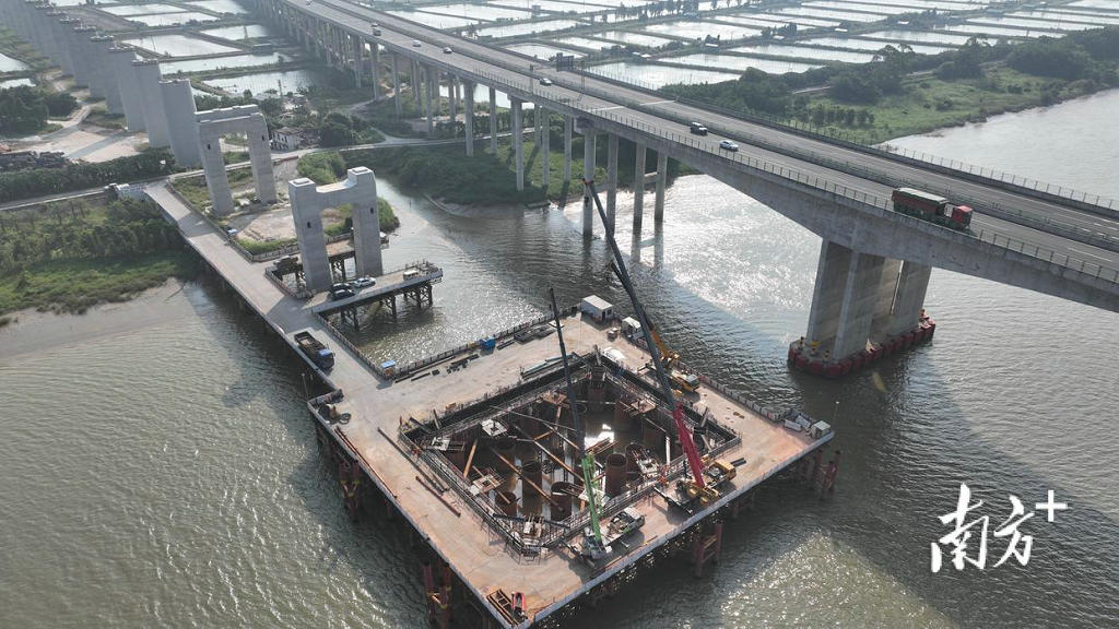 �������»������н��ش��ſ绢����ˮ������