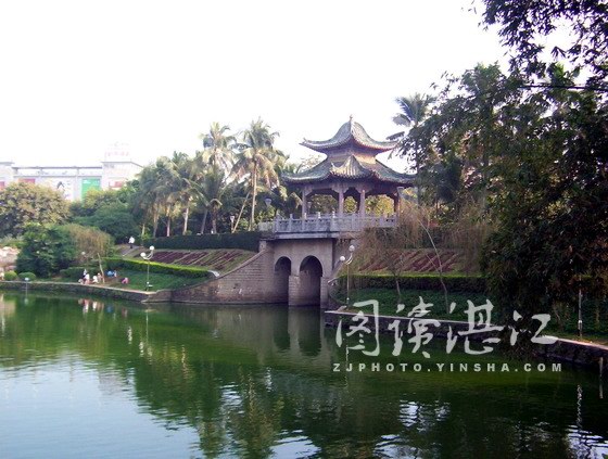 湛江市寸金桥公园月影桥