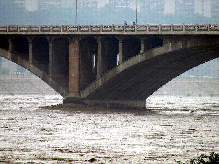 1992年1月23日,绵阳涪江二桥动工兴建.