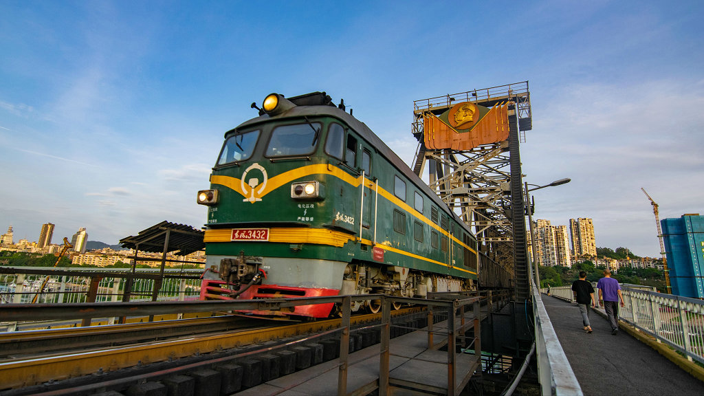 �˱��н�ɳ����·���š�