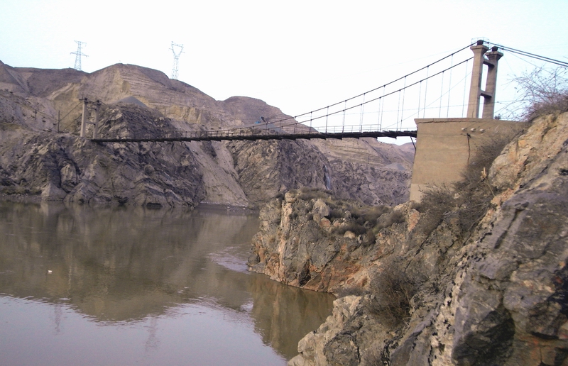 兰州市榆中县来紫堡乡桑园峡人行吊桥