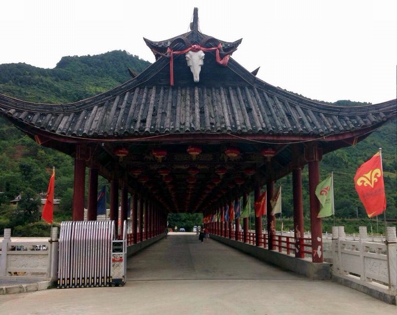 凤县双石铺镇羌族文化园桑吉娜廊桥