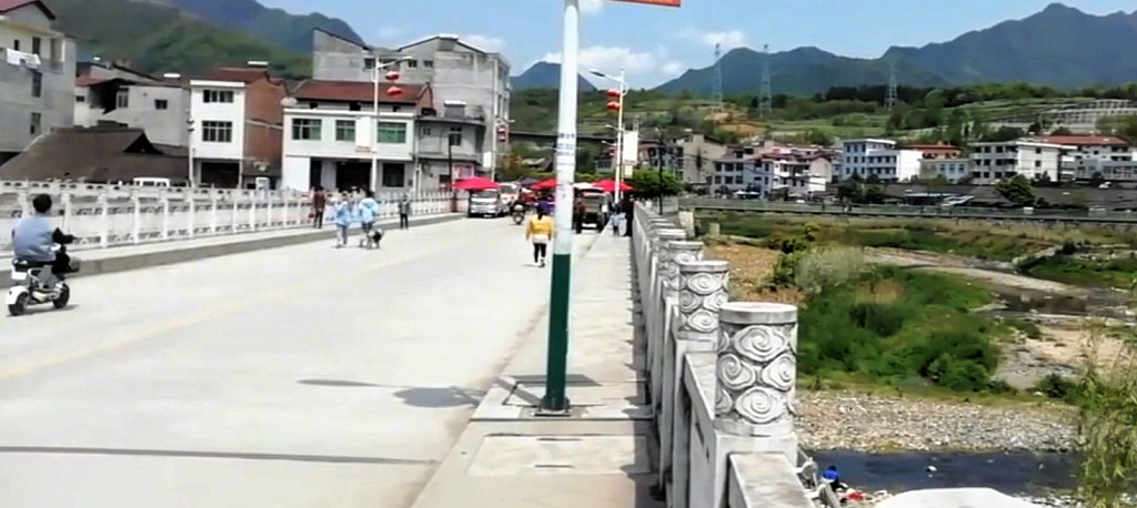 ��������ǿ�ش����ţС������