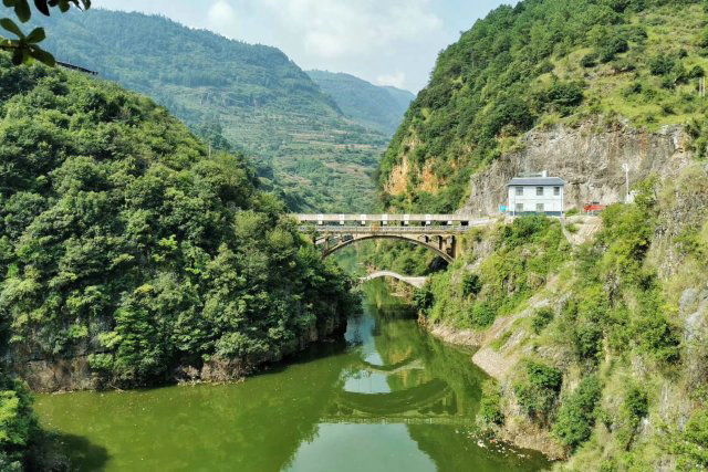 �����и����������