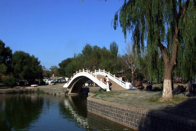 赤峰红山公园赏月桥