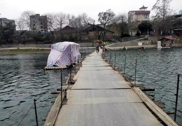 桂林市大面圩渡口浮桥